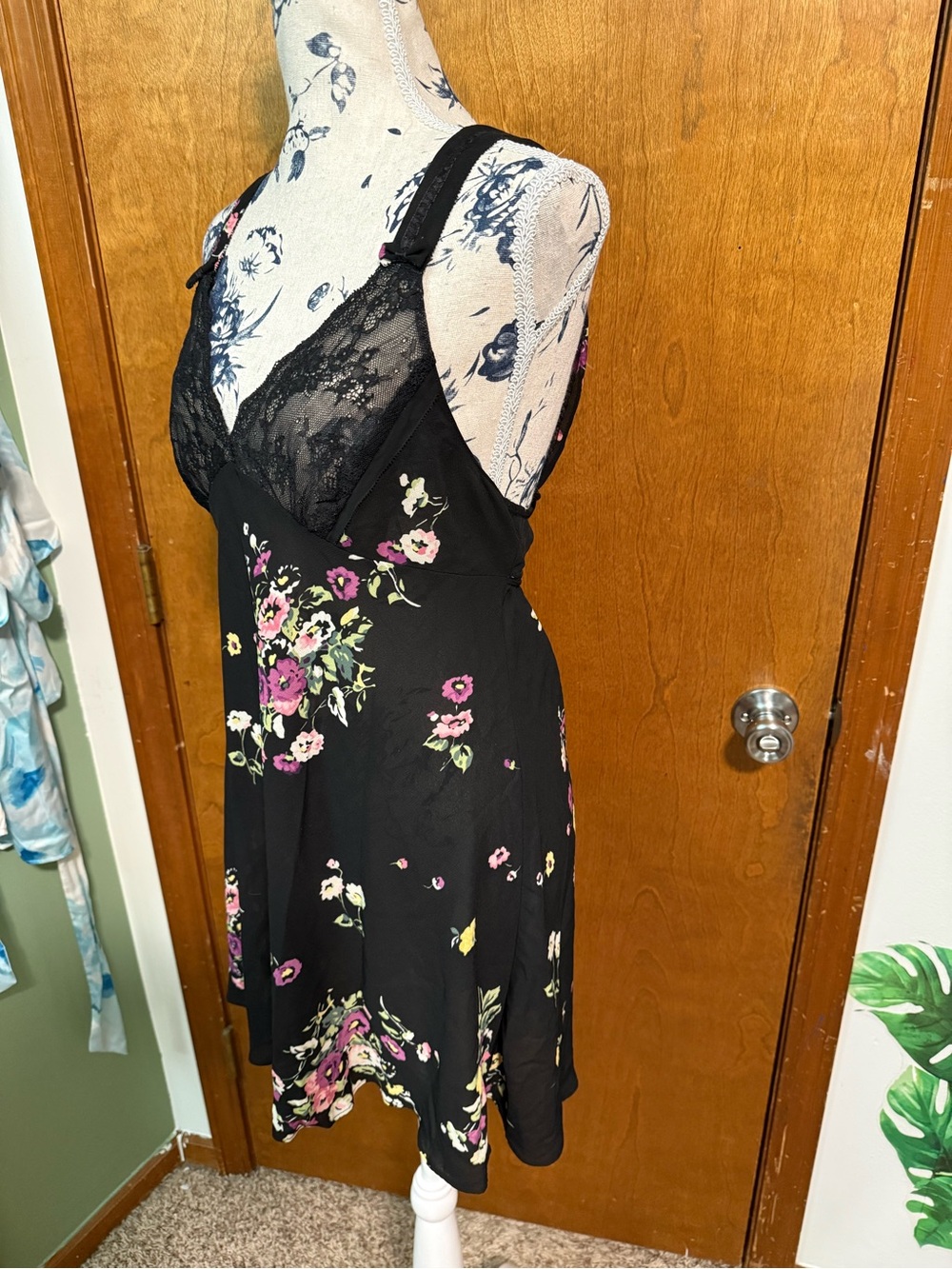 Oscar De La Renta- Black/pinkFloral Lace-Trim Sleep Chemise - Women Medium - Picture 3 of 13